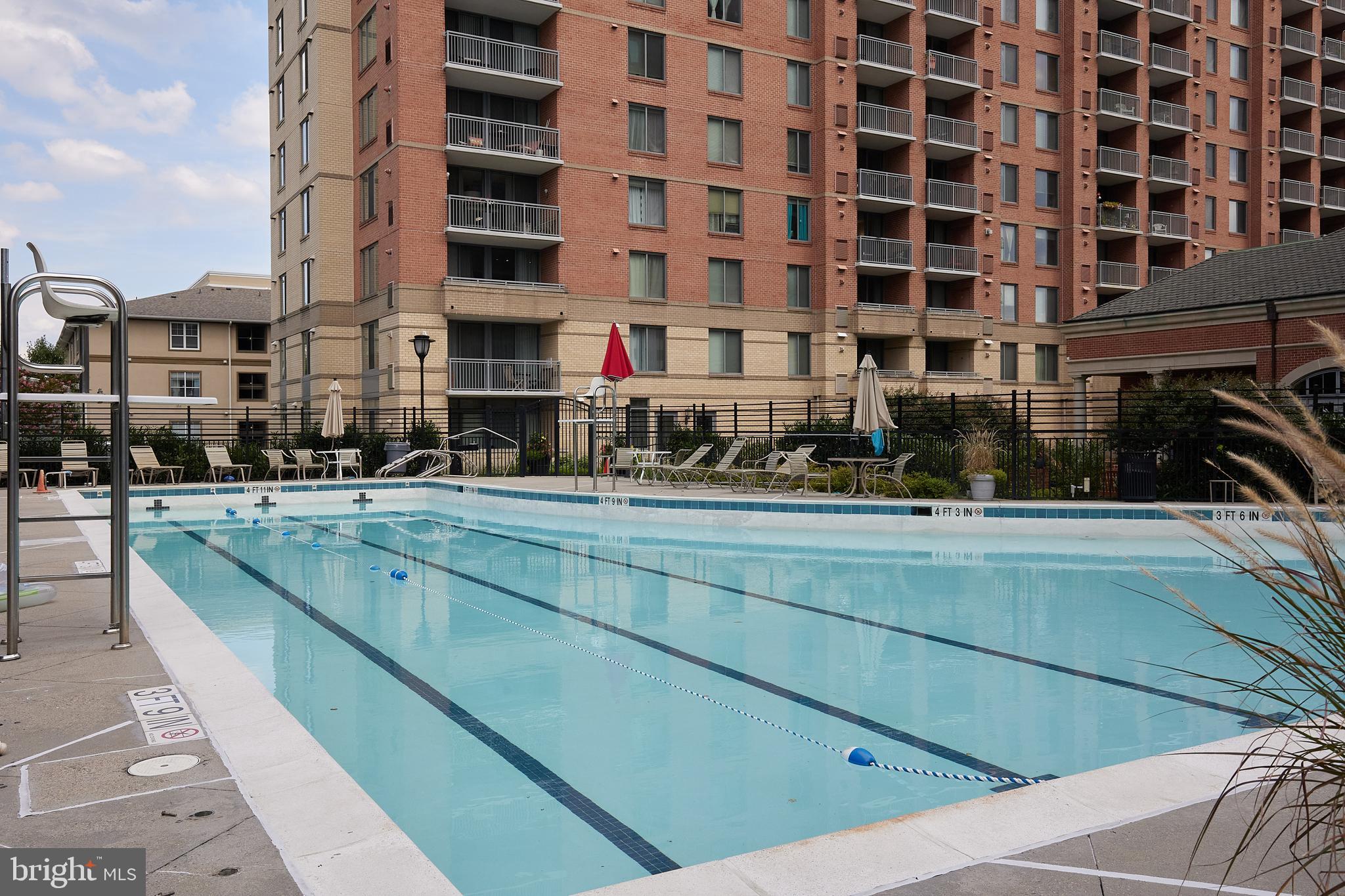 GALLERY AT WHITE FLINT - Residential