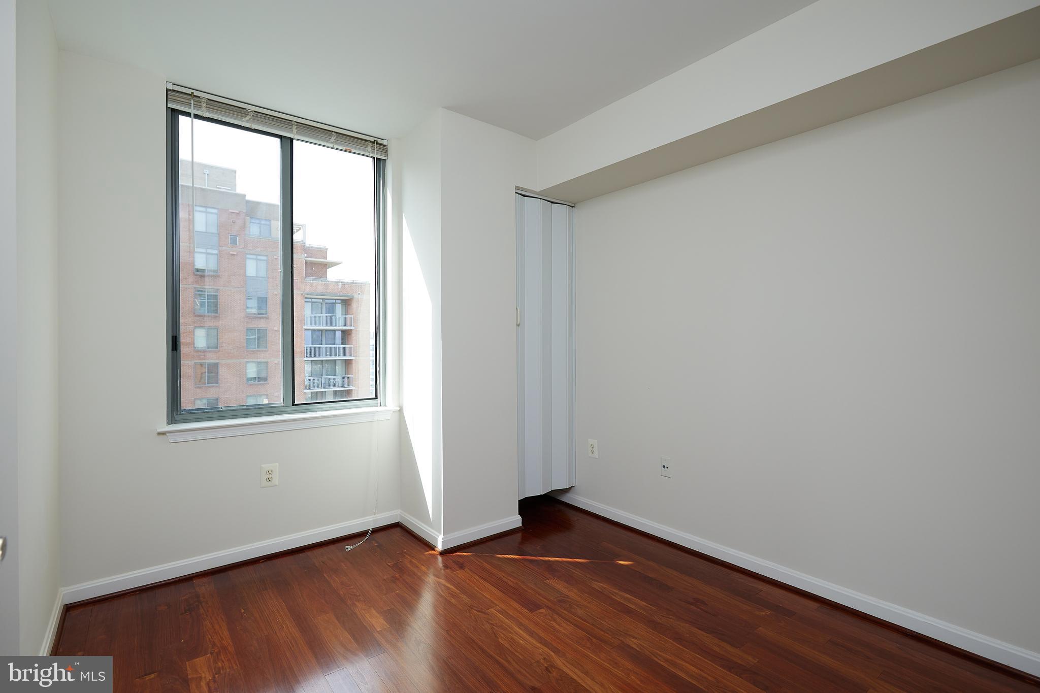 GALLERY AT WHITE FLINT - Residential