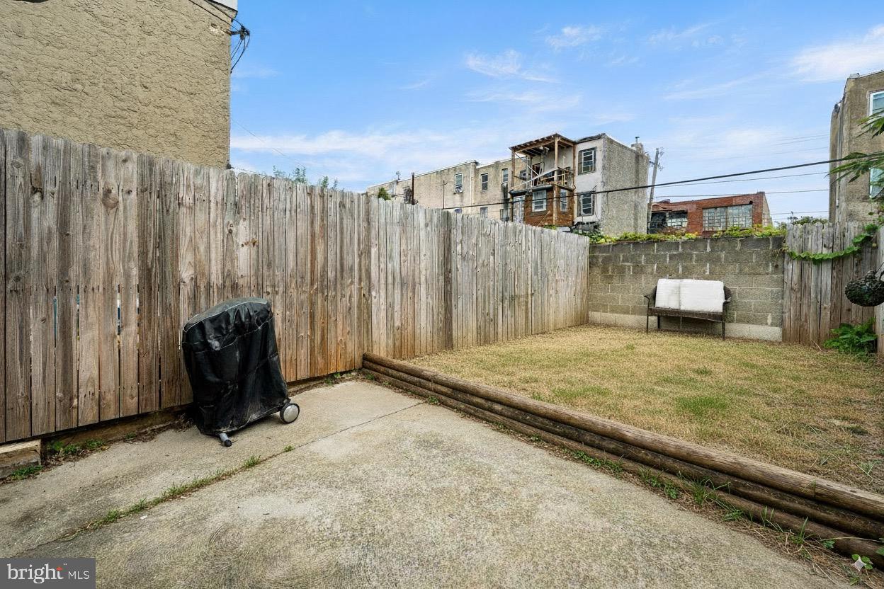 EAST KENSINGTON - Residential