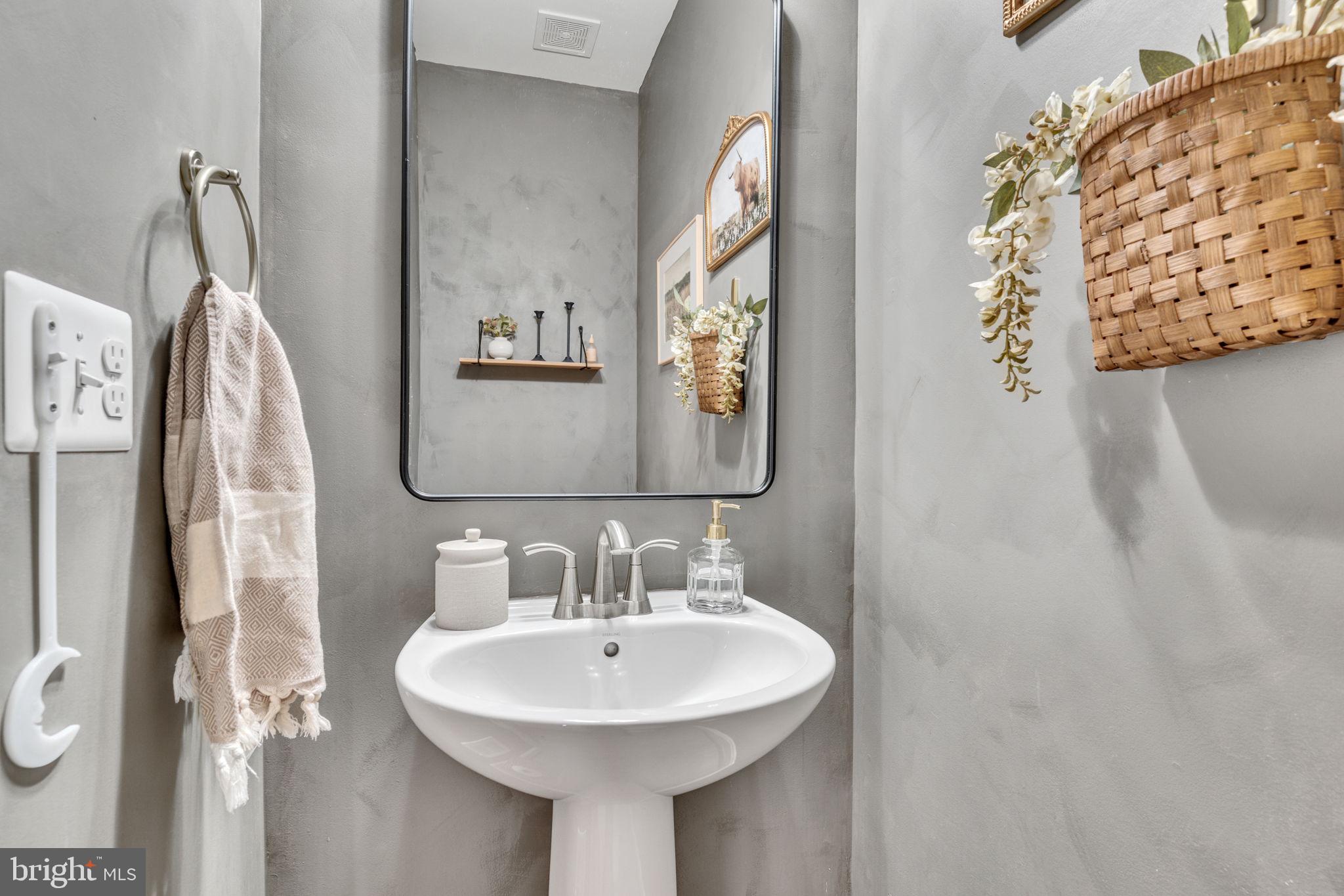 WINDSOR MANOR - Residential