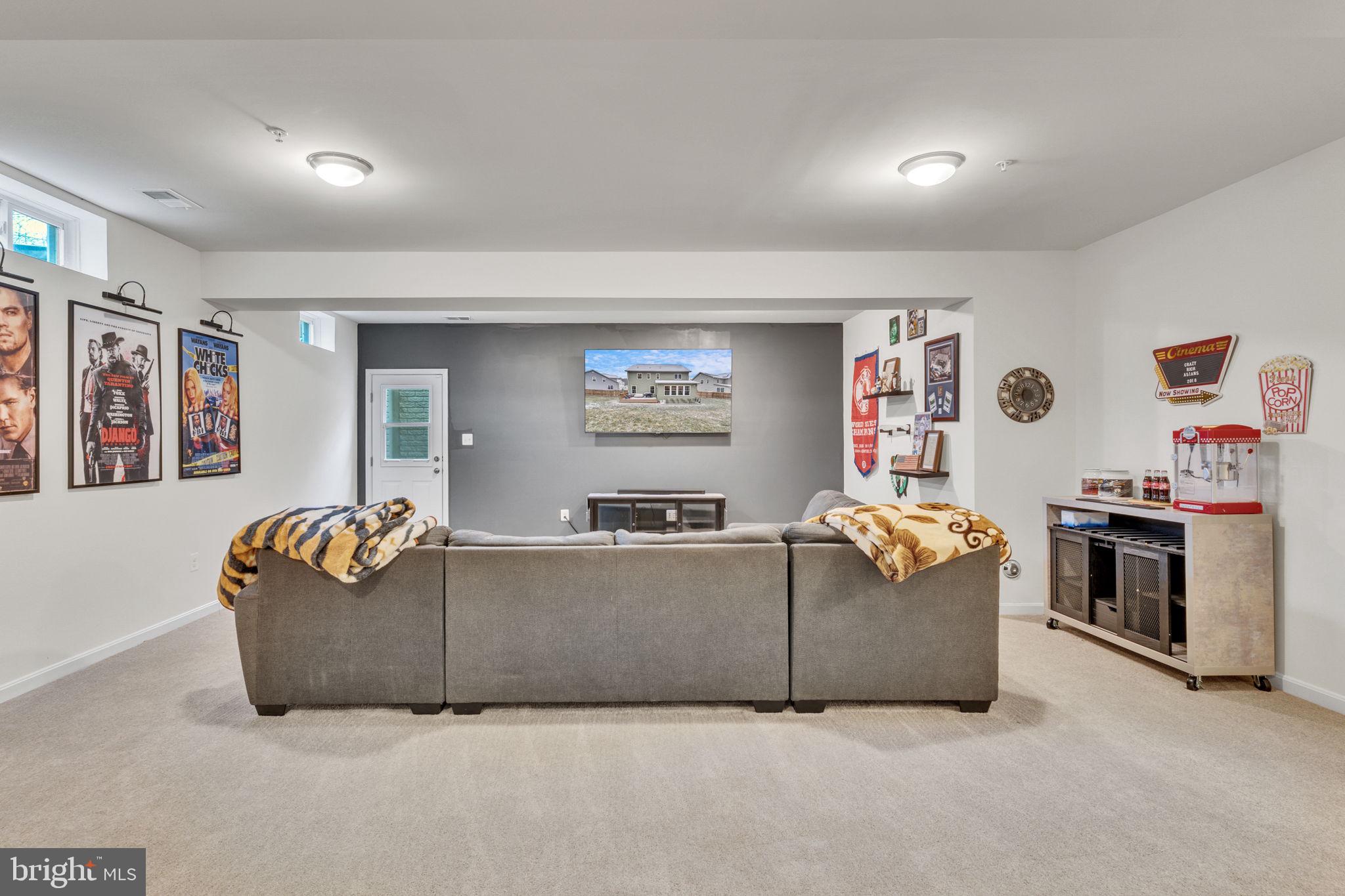 WINDSOR MANOR - Residential