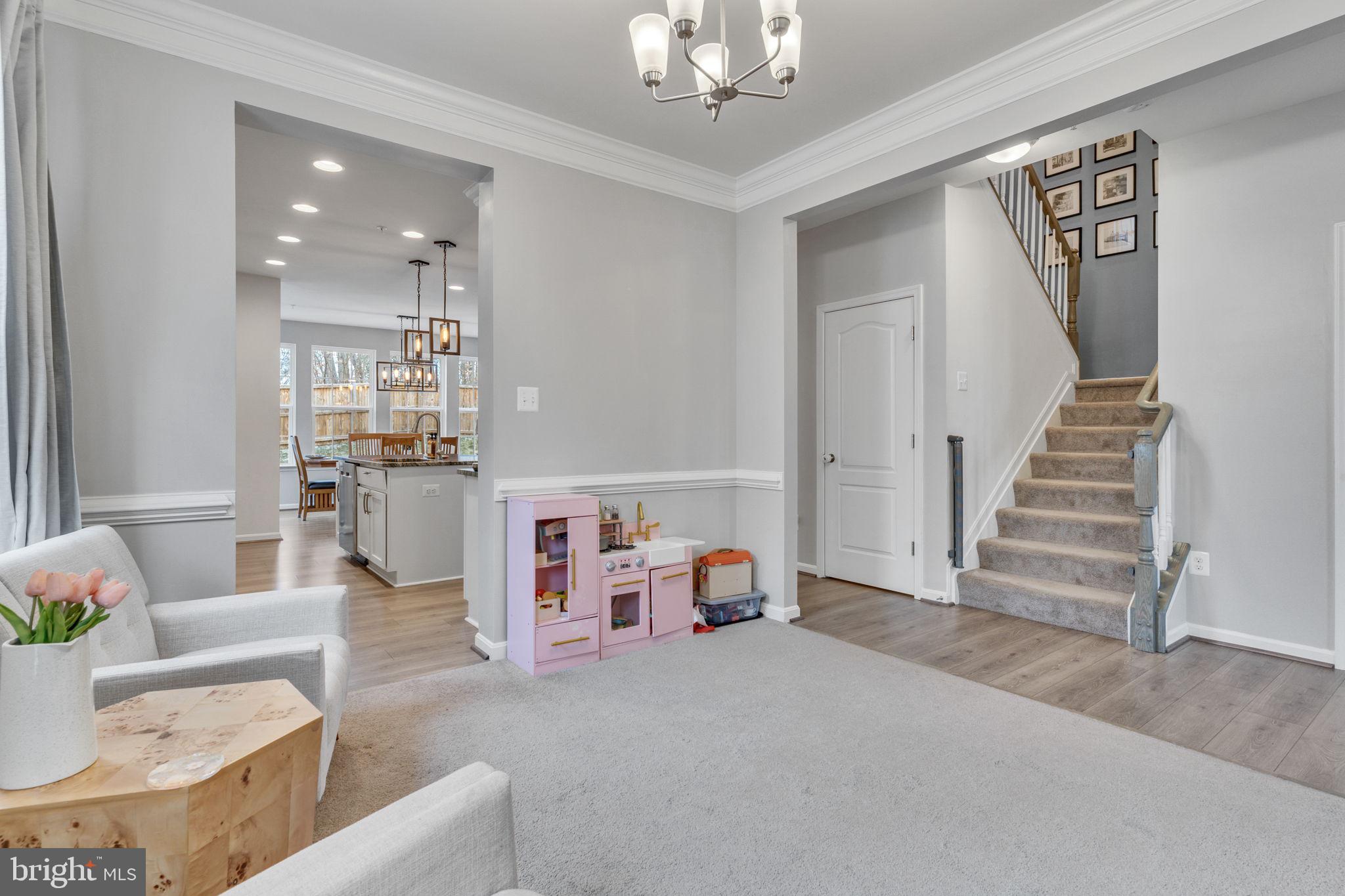 WINDSOR MANOR - Residential