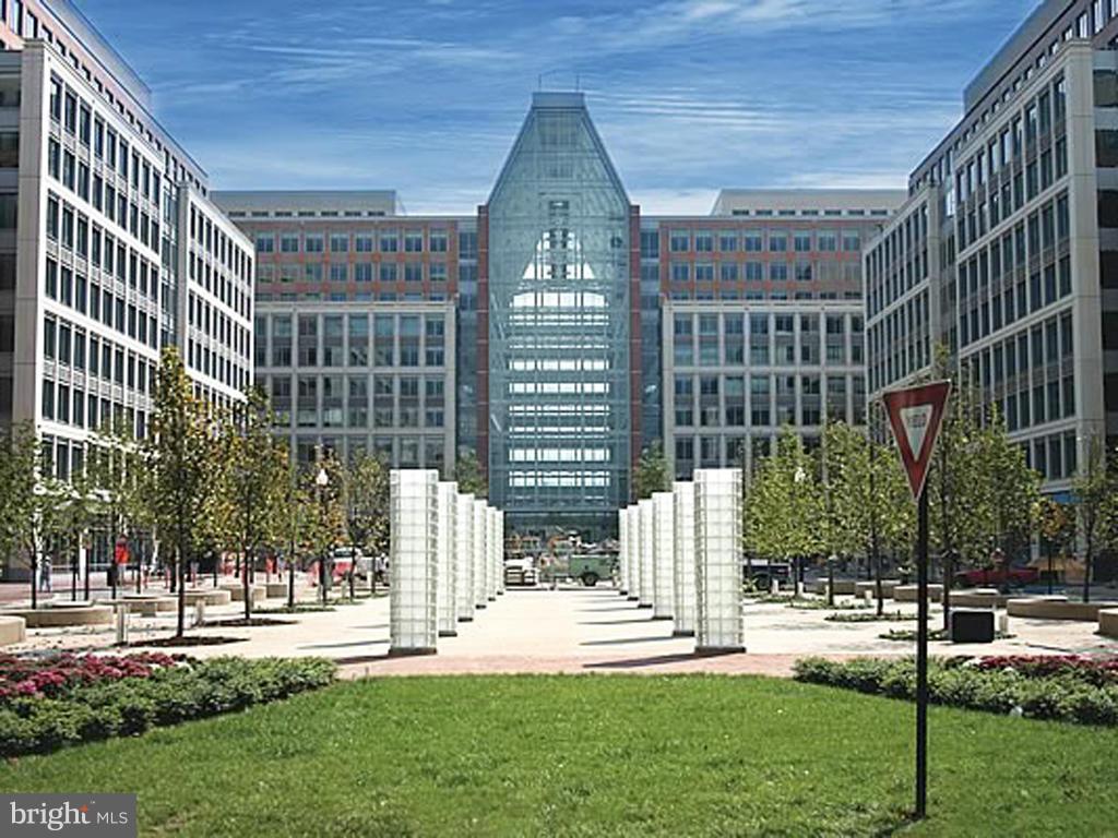 CONDOS AT CARLYLE SQUARE - Residential Lease