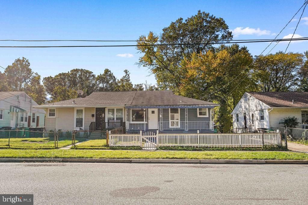 Photo of 2010 Ray Leonard Road, LANDOVER, MD 20785 (MLS # MDPG2180740)