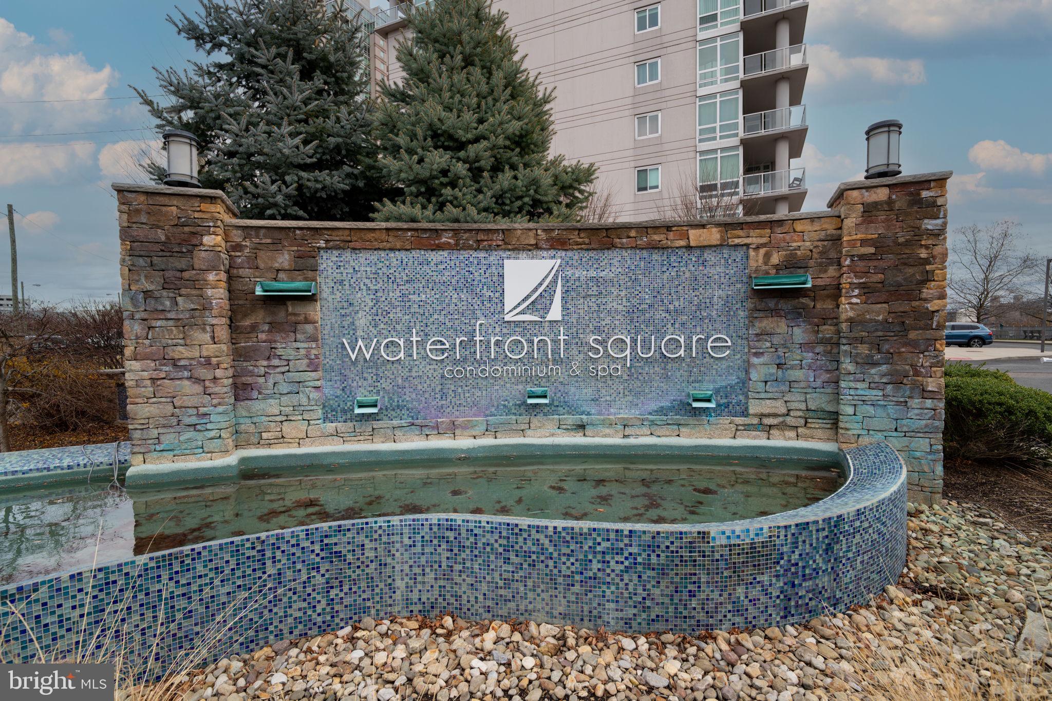 WATERFRONT SQUARE - Residential