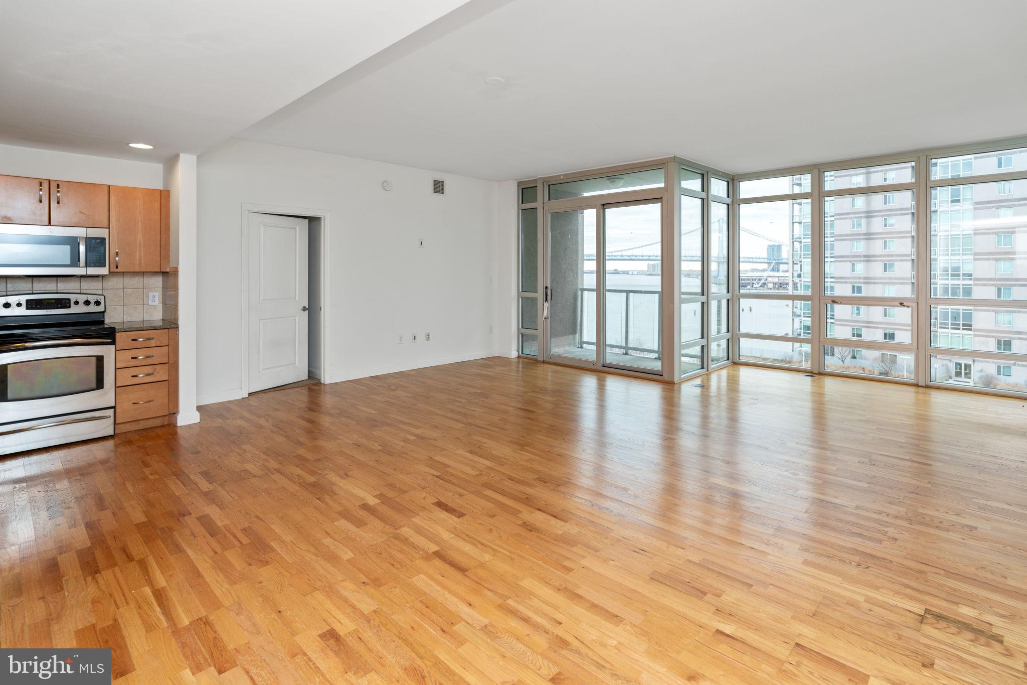 WATERFRONT SQUARE - Residential