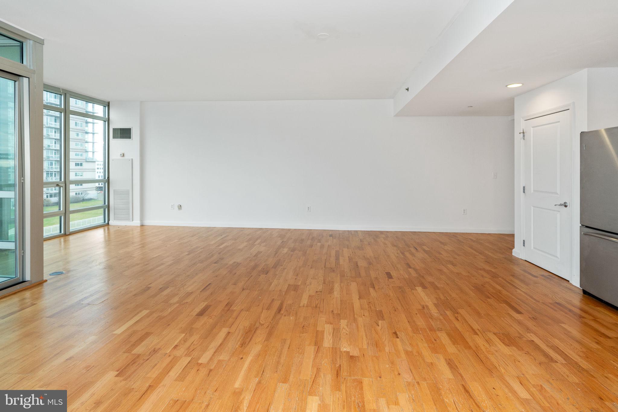 WATERFRONT SQUARE - Residential