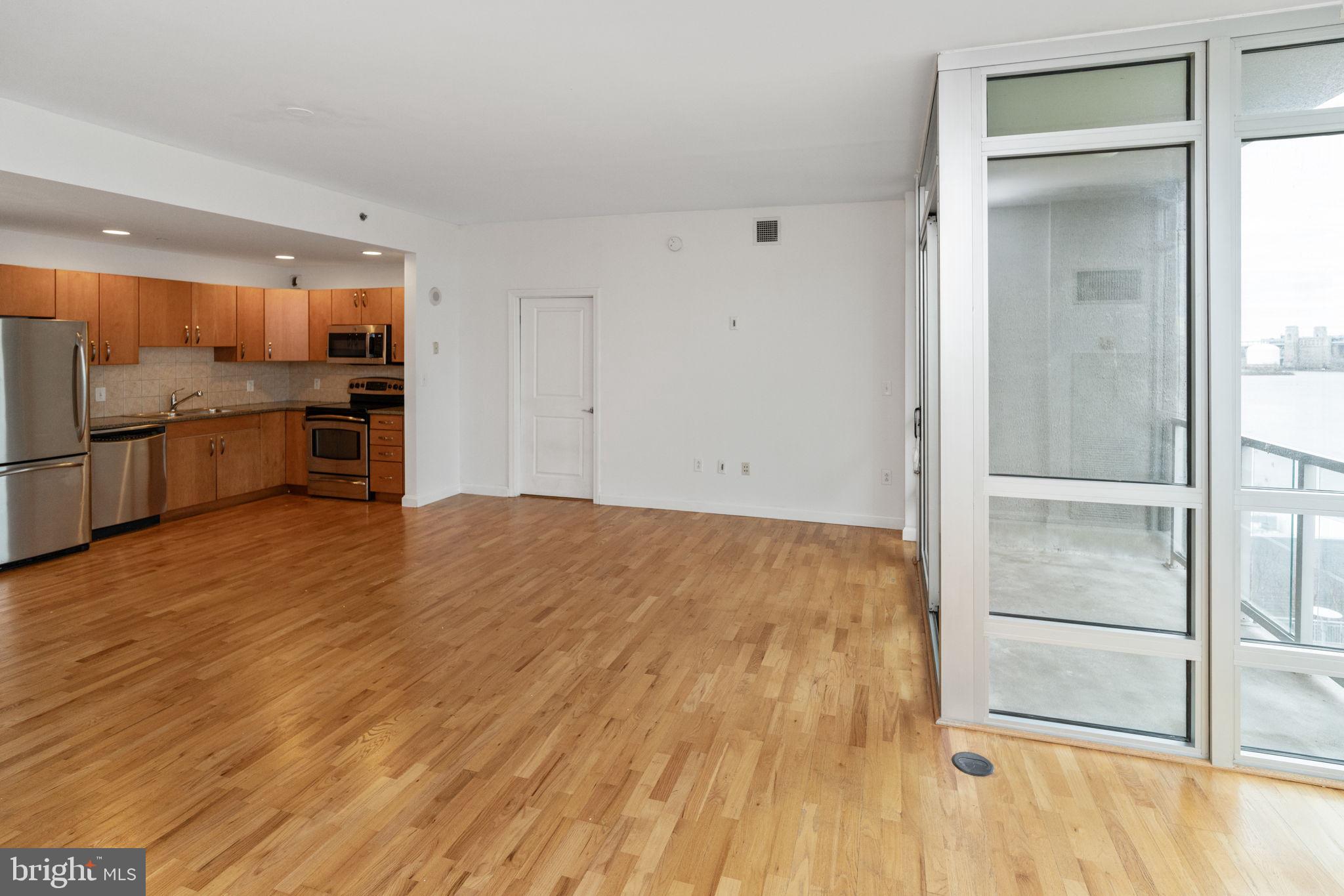 WATERFRONT SQUARE - Residential