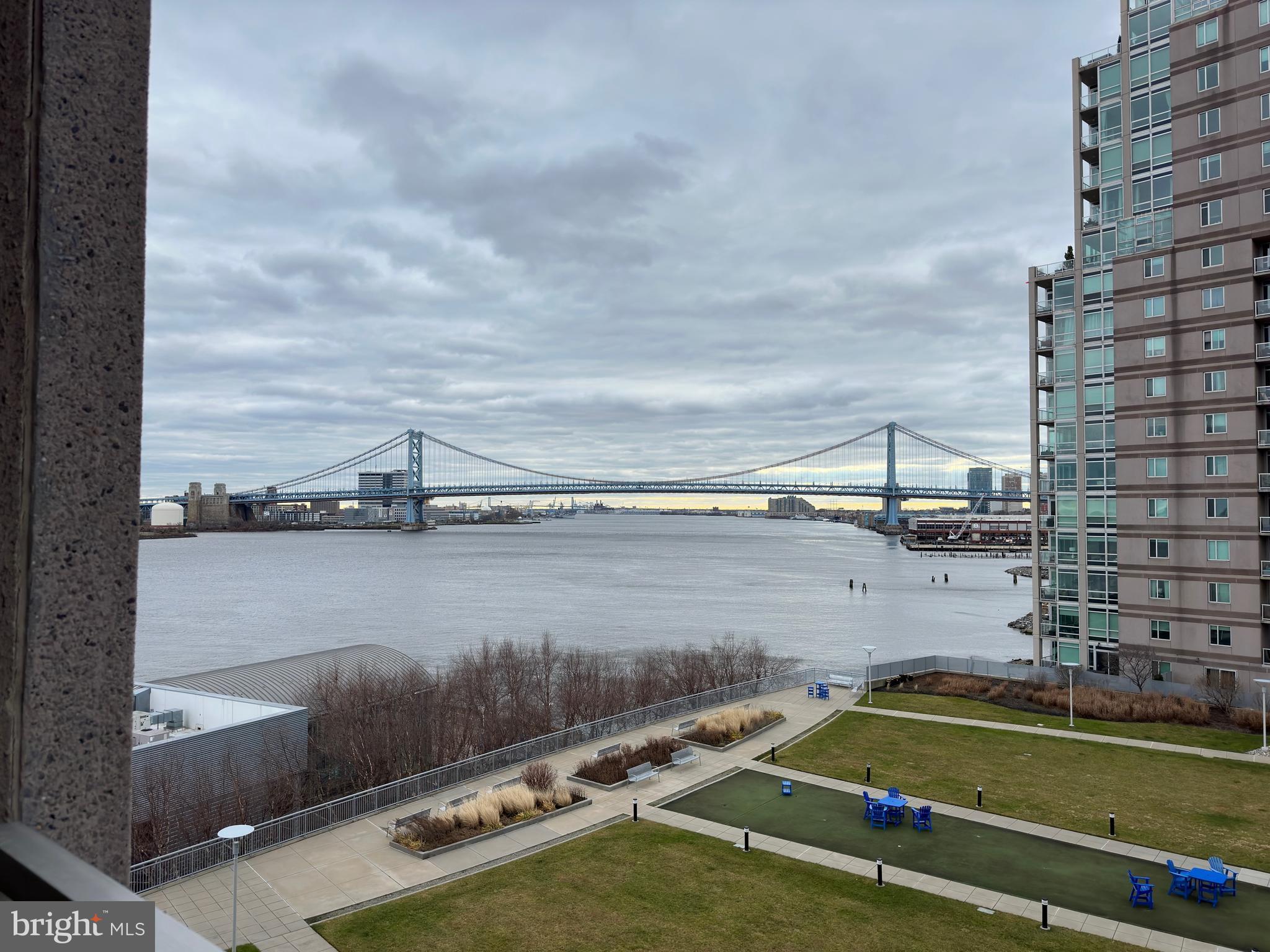 WATERFRONT SQUARE - Residential