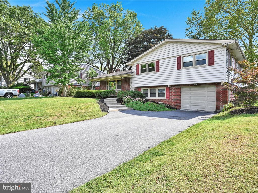 Photo of 8 LANDIS VALLEY RD, LITITZ, PA 17543 (MLS # PALA2040964)