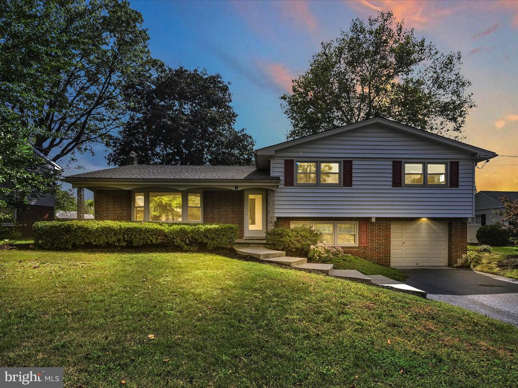 Photo of 8 LANDIS VALLEY RD, LITITZ, PA 17543 (MLS # PALA2040964)