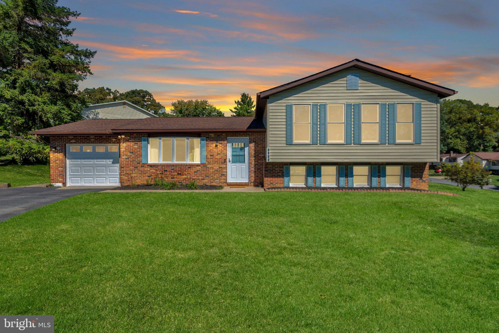 6153 Forest Lane