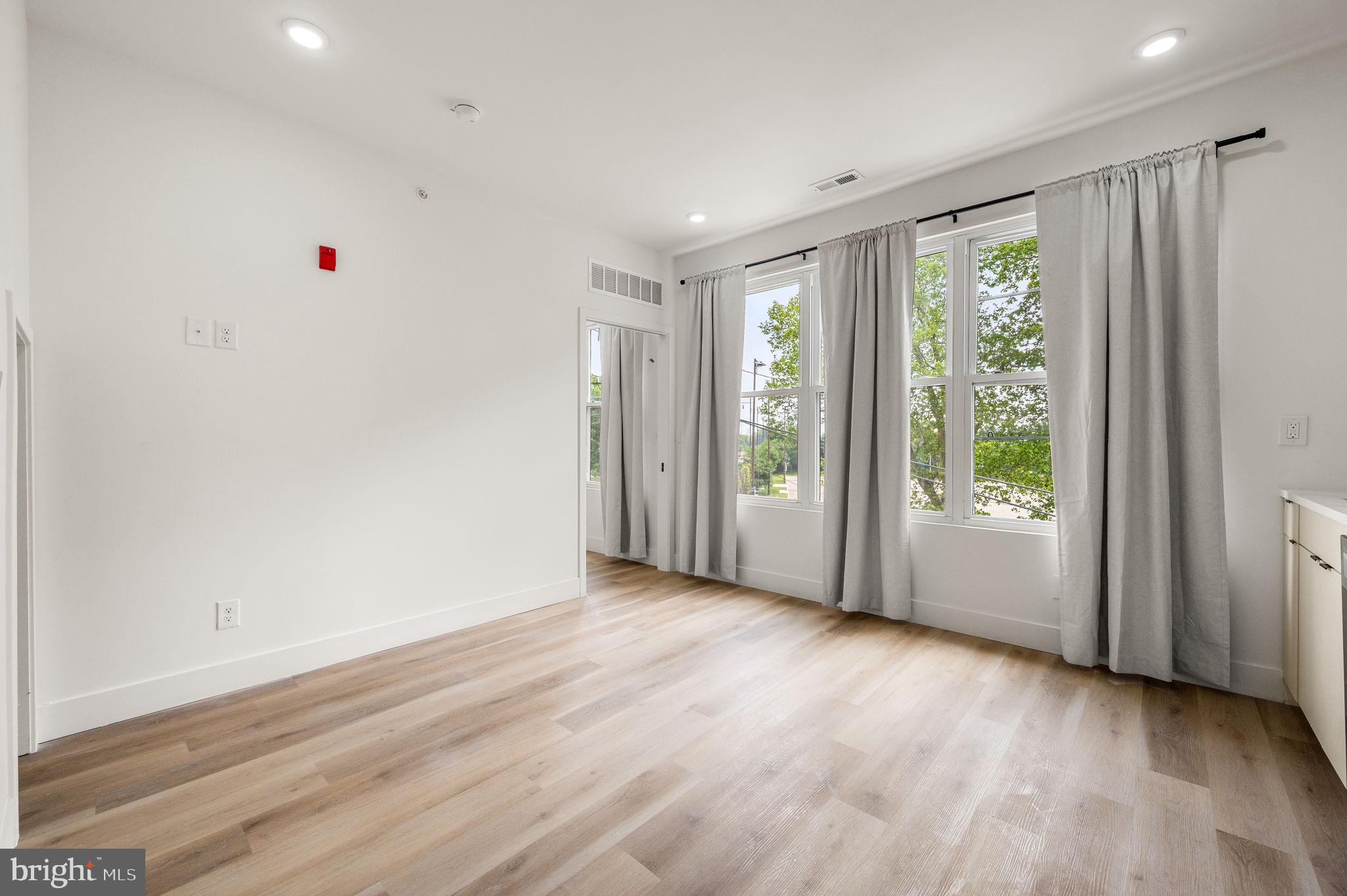 WEST PHILADELPHIA - Commercial Sale