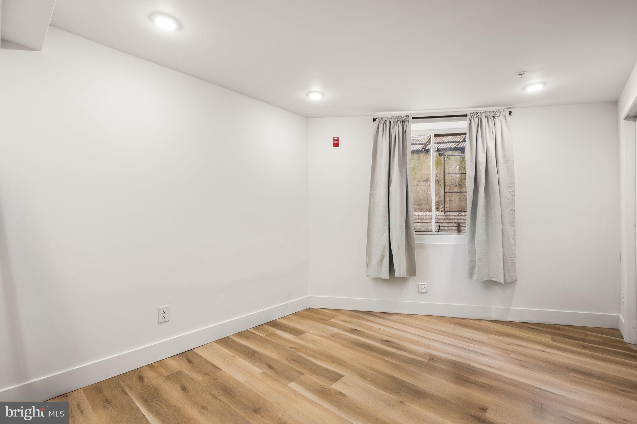 WEST PHILADELPHIA - Commercial Sale