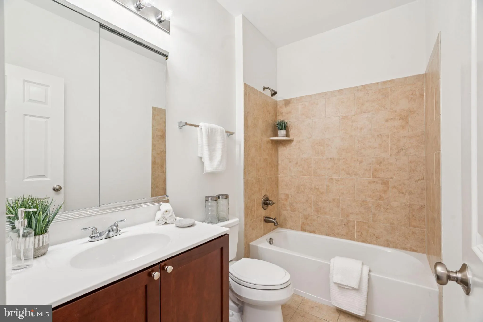 Philadelphia, Pennsylvania 19146, United States, 3 Bedrooms Bedrooms, ,3 BathroomsBathrooms,Residential,Active,165861