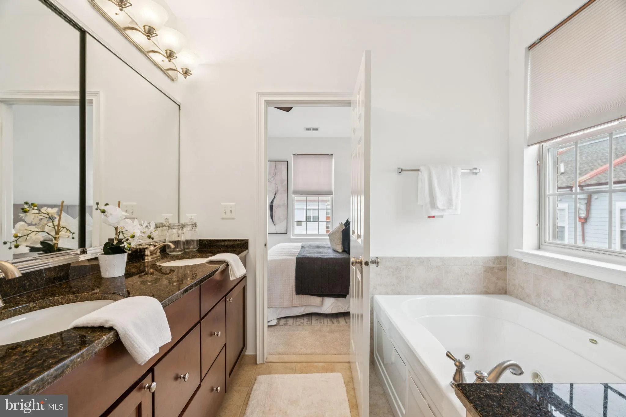 Philadelphia, Pennsylvania 19146, United States, 3 Bedrooms Bedrooms, ,3 BathroomsBathrooms,Residential,Active,165861