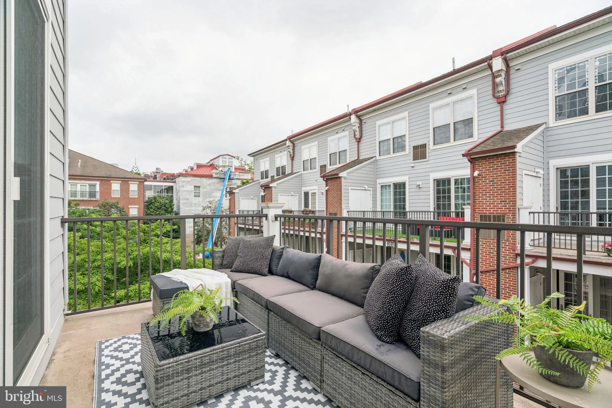 Philadelphia, Pennsylvania 19146, United States, 3 Bedrooms Bedrooms, ,3 BathroomsBathrooms,Residential,Active,165861