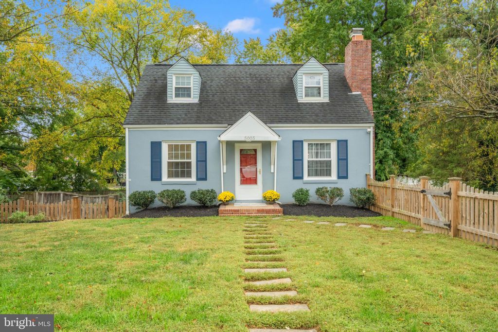 Photo of 5005 Rosemont Avenue, ALEXANDRIA, VA 22309 (MLS # VAFX2273322)