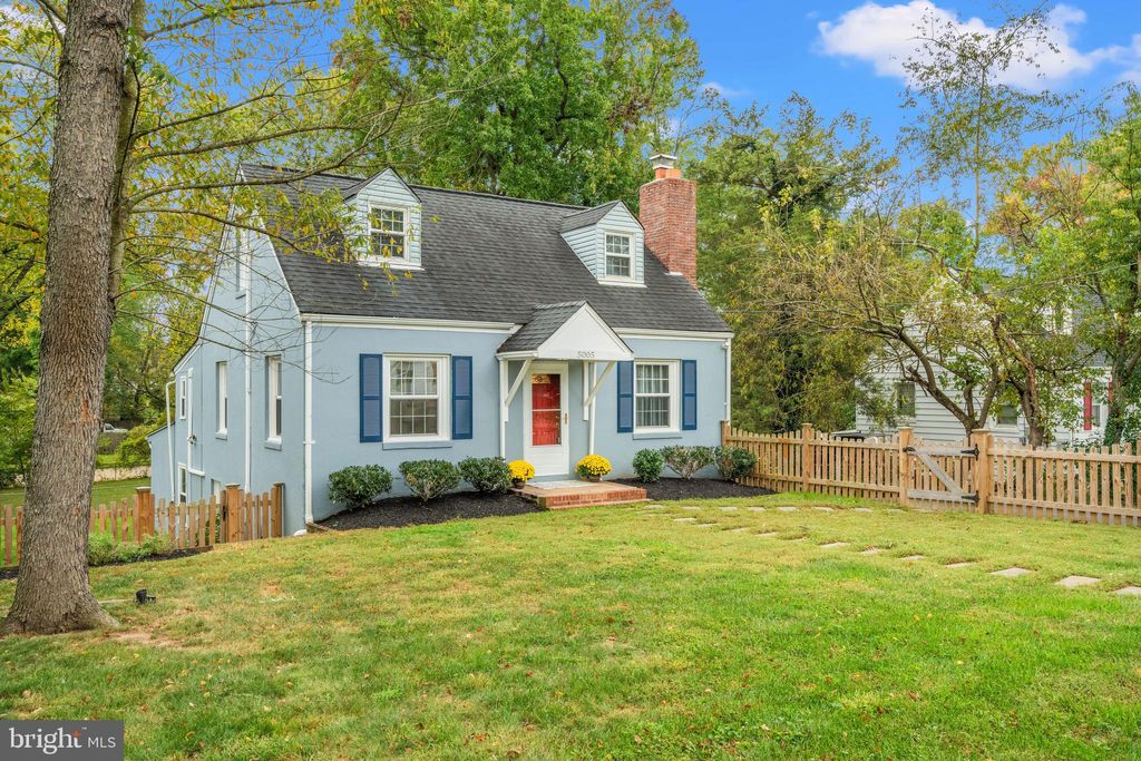 Photo of 5005 Rosemont Avenue, ALEXANDRIA, VA 22309 (MLS # VAFX2273322)