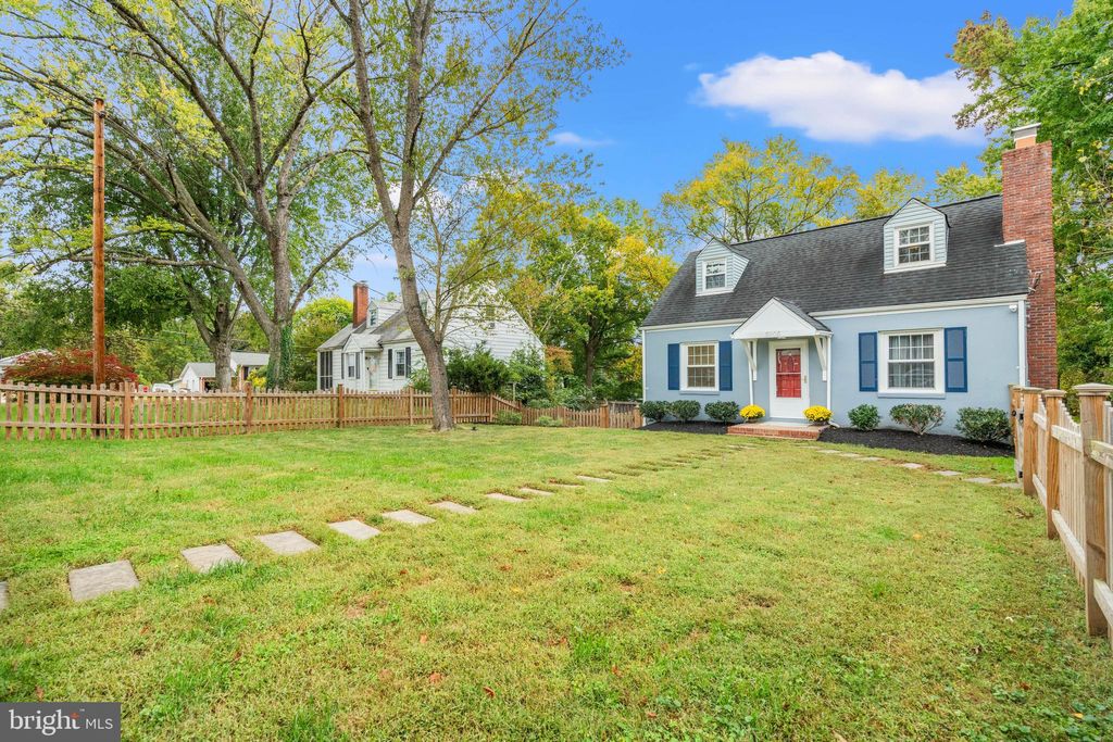 Photo of 5005 Rosemont Avenue, ALEXANDRIA, VA 22309 (MLS # VAFX2273322)