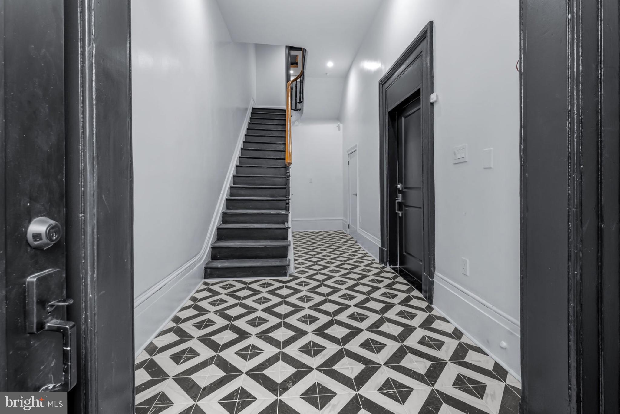 1100 W LAFAYETTE AVENUE 1