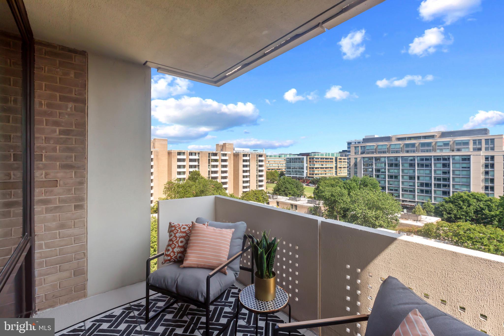 240 M STREET SW E715