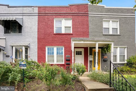 330 20TH STREET NE WASHINGTON DC 20002
