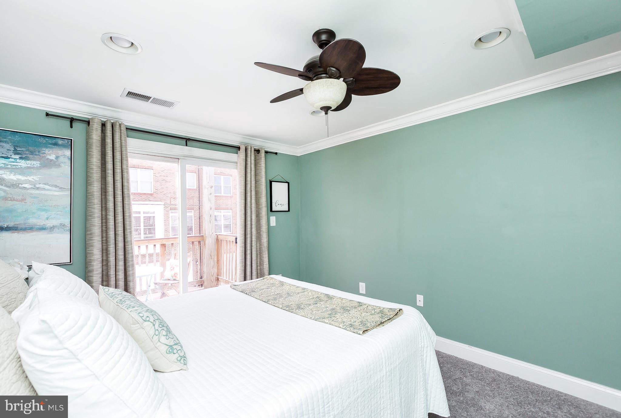 LOCUST POINT - Residential