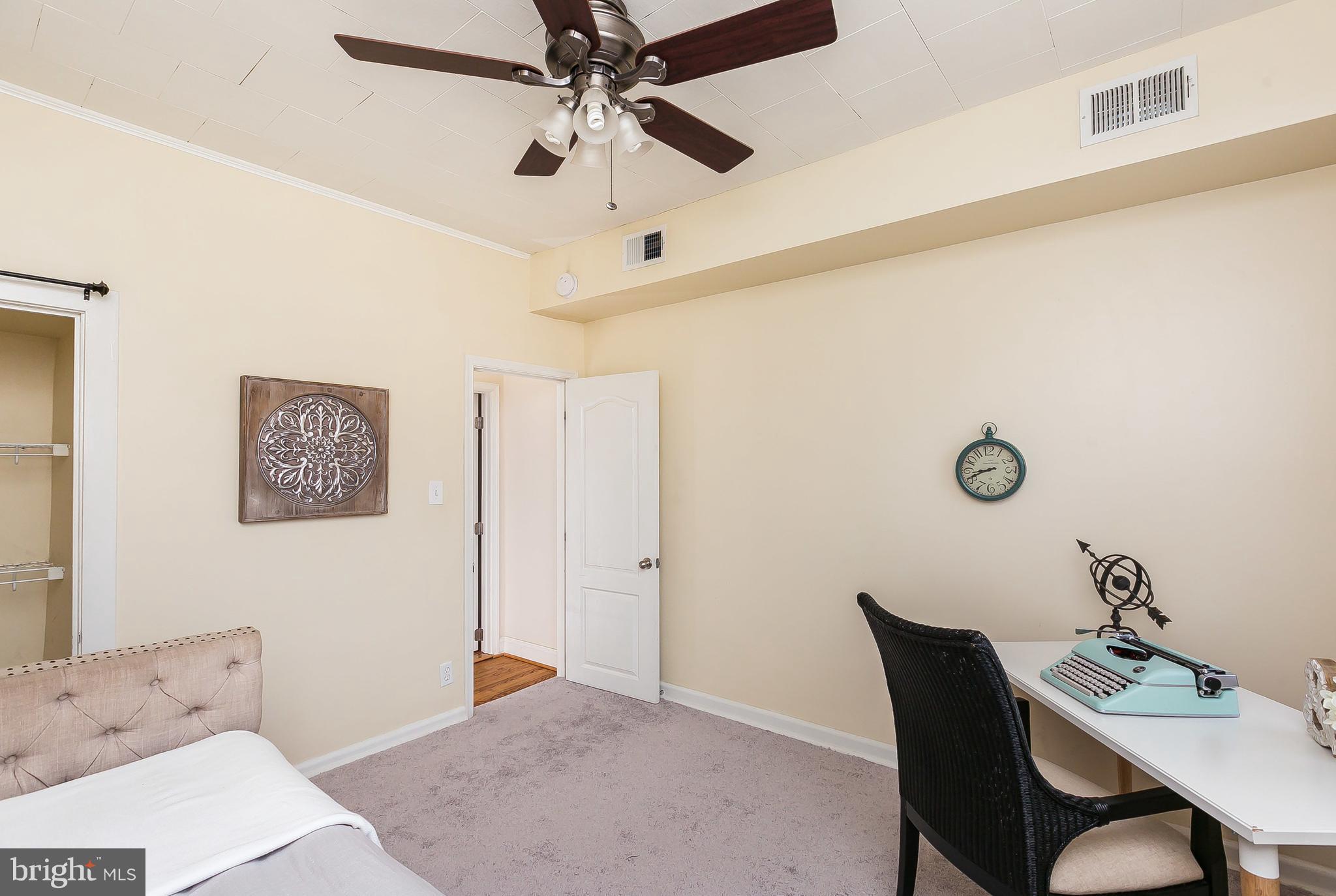 LOCUST POINT - Residential