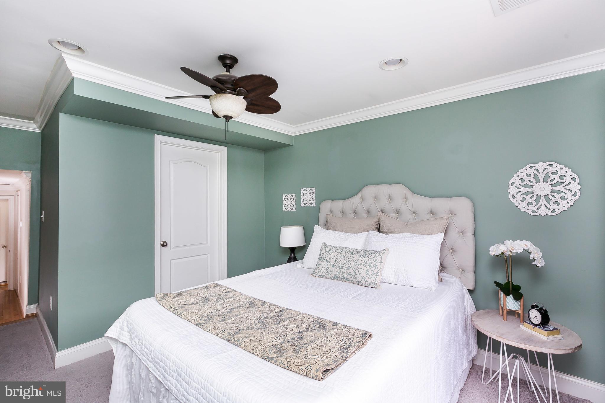 LOCUST POINT - Residential