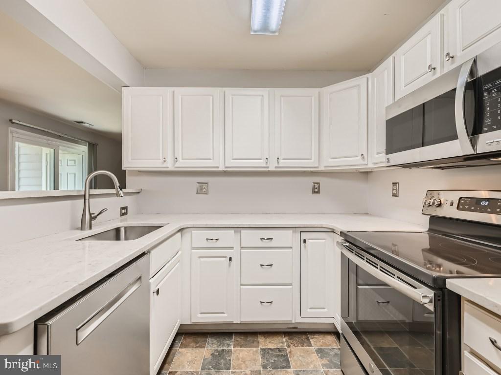 GATEWAY COMMERCE CENTER - Residential Lease