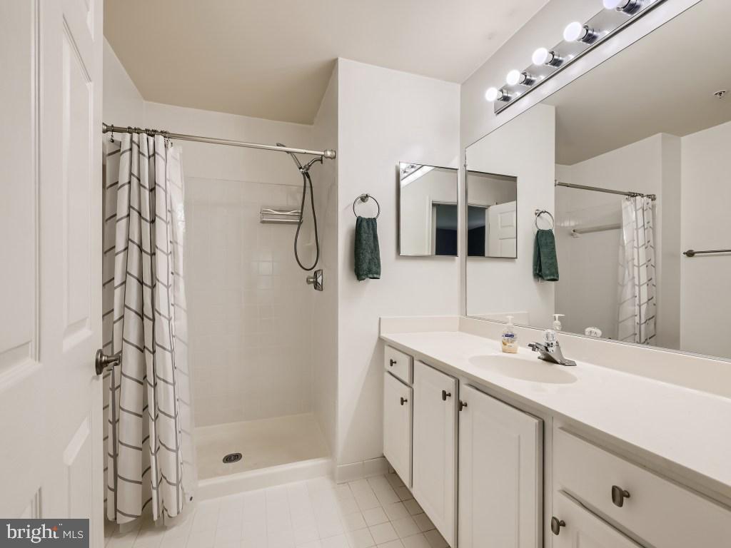 GATEWAY COMMERCE CENTER - Residential Lease