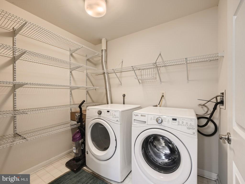 GATEWAY COMMERCE CENTER - Residential Lease