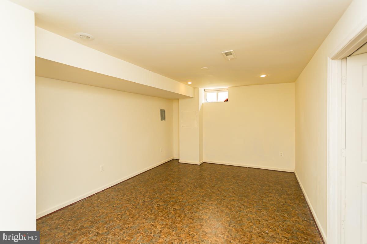 WINDSOR MILL SUB - Residential Lease