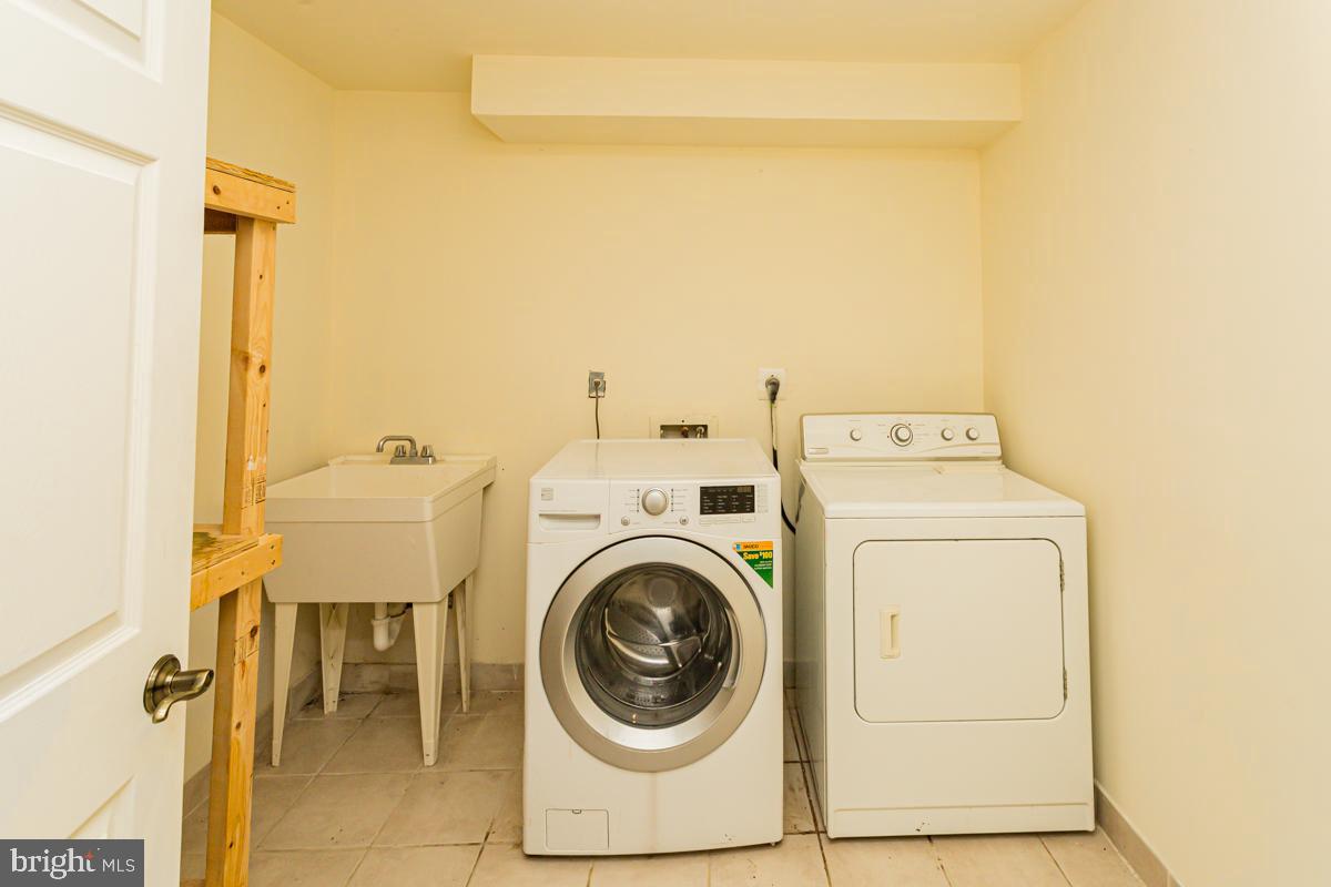 WINDSOR MILL SUB - Residential Lease