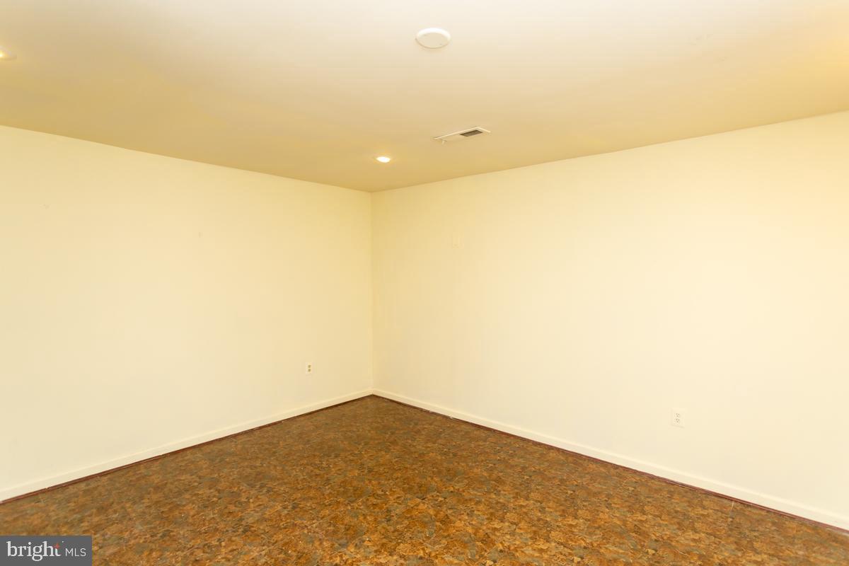 WINDSOR MILL SUB - Residential Lease