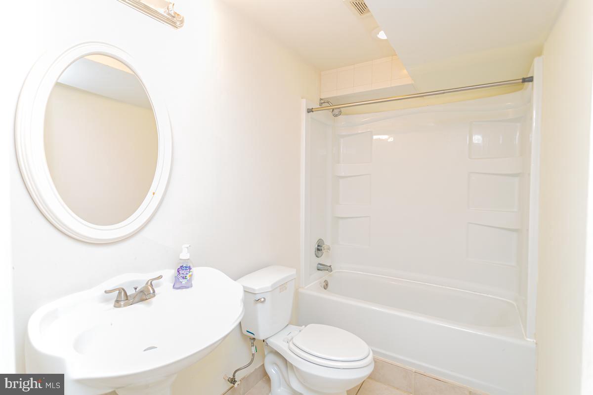 WINDSOR MILL SUB - Residential Lease