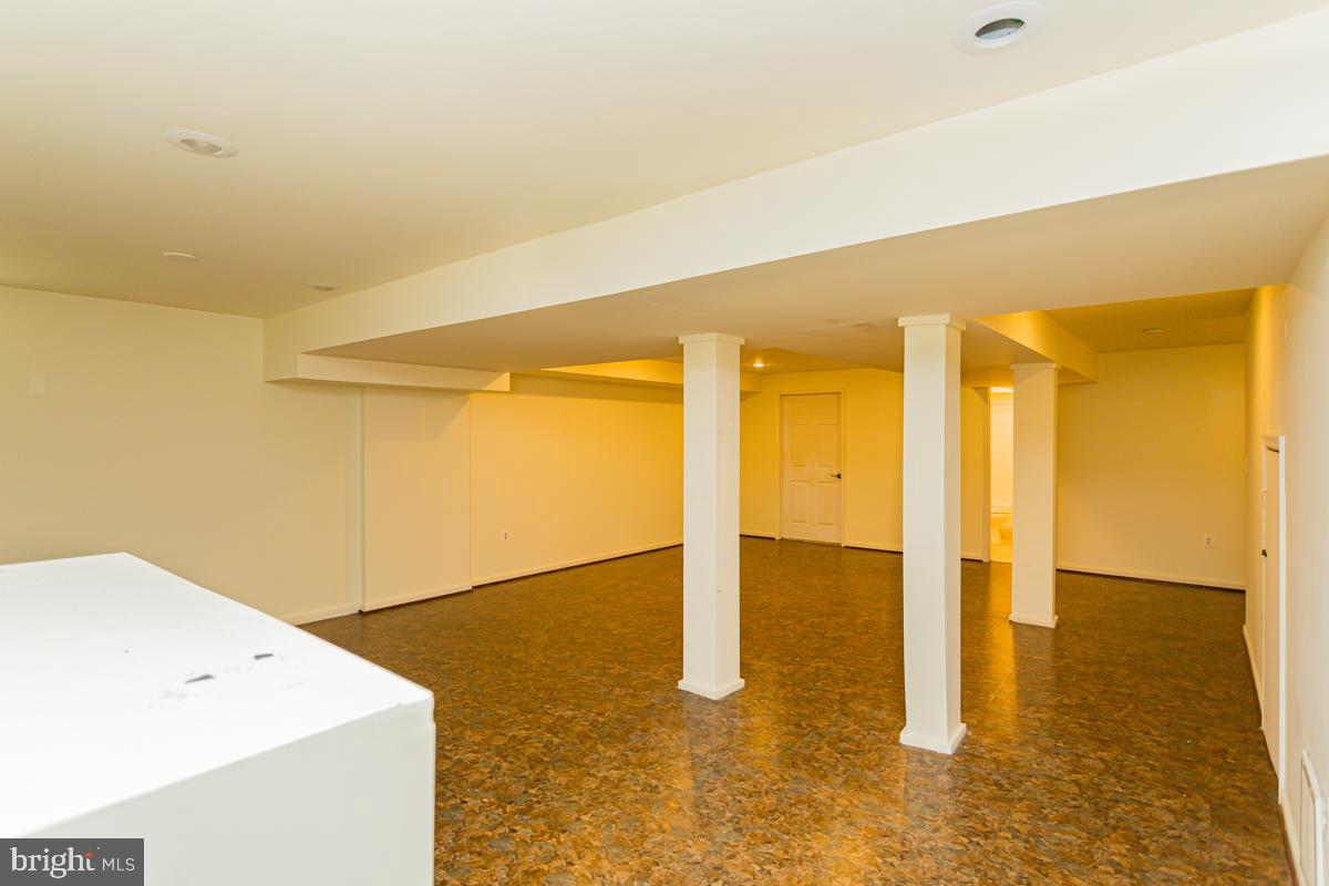 WINDSOR MILL SUB - Residential Lease