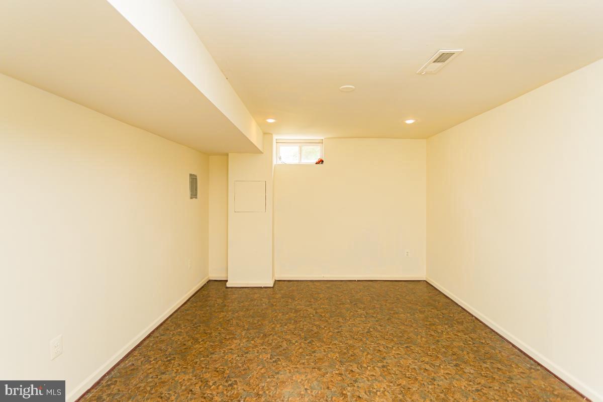 WINDSOR MILL SUB - Residential Lease