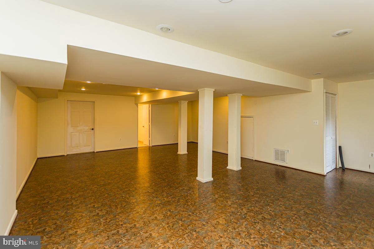 WINDSOR MILL SUB - Residential Lease