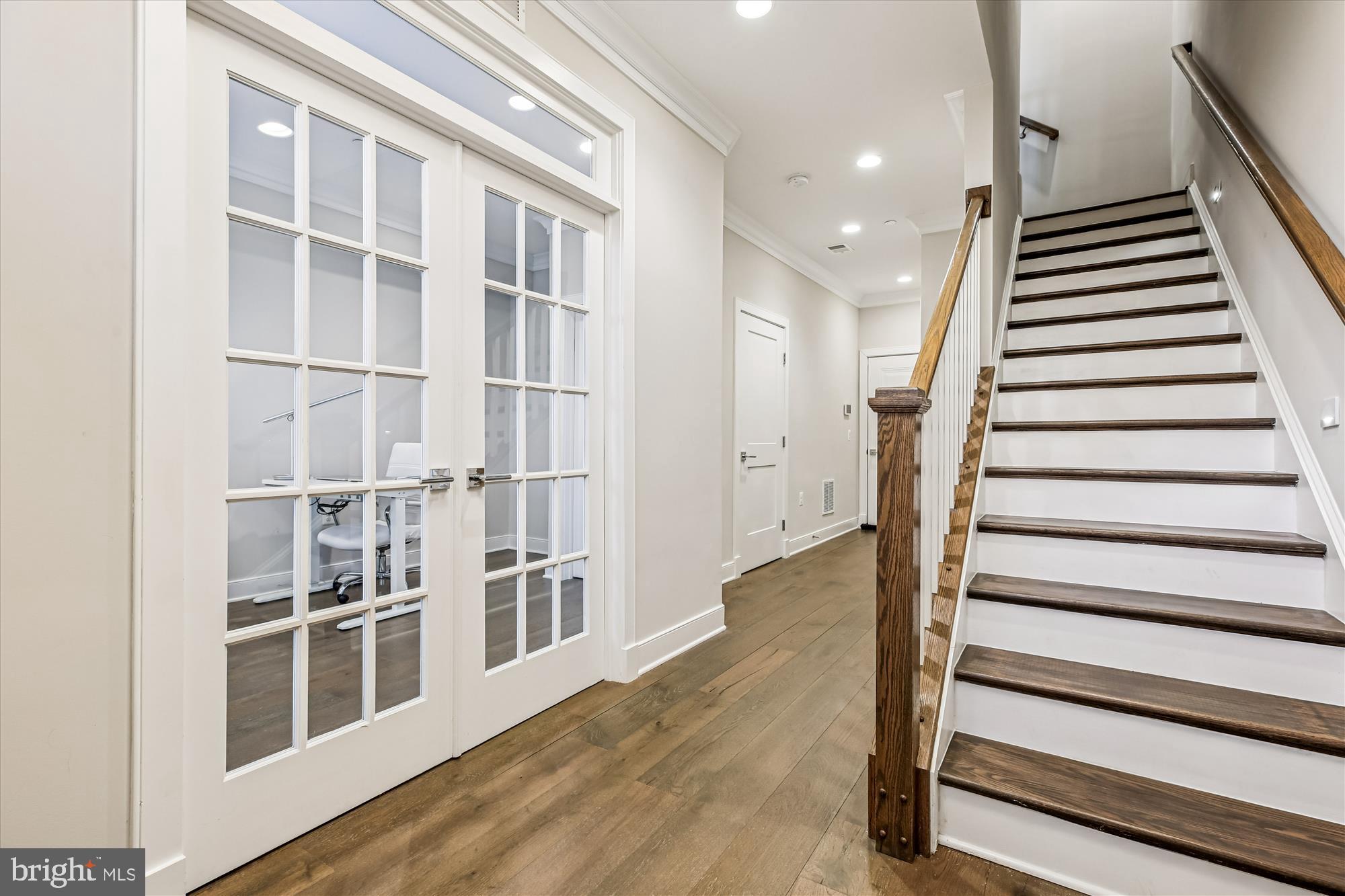 ROCKVILLE OUTSIDE - Residential