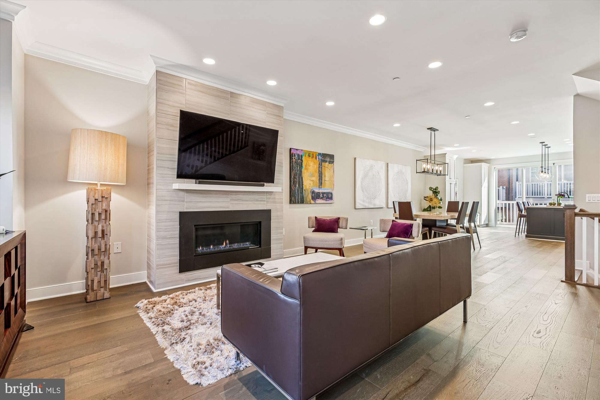 10340 GROSVENOR PLACE