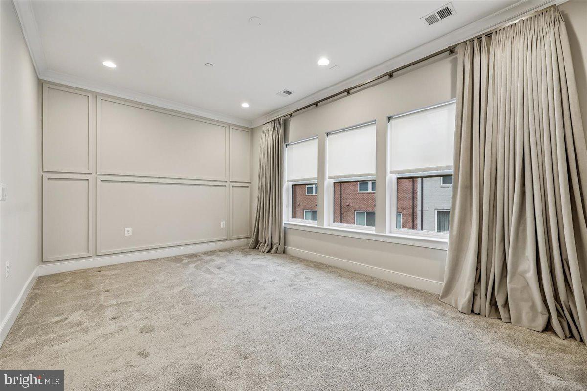 ROCKVILLE OUTSIDE - Residential