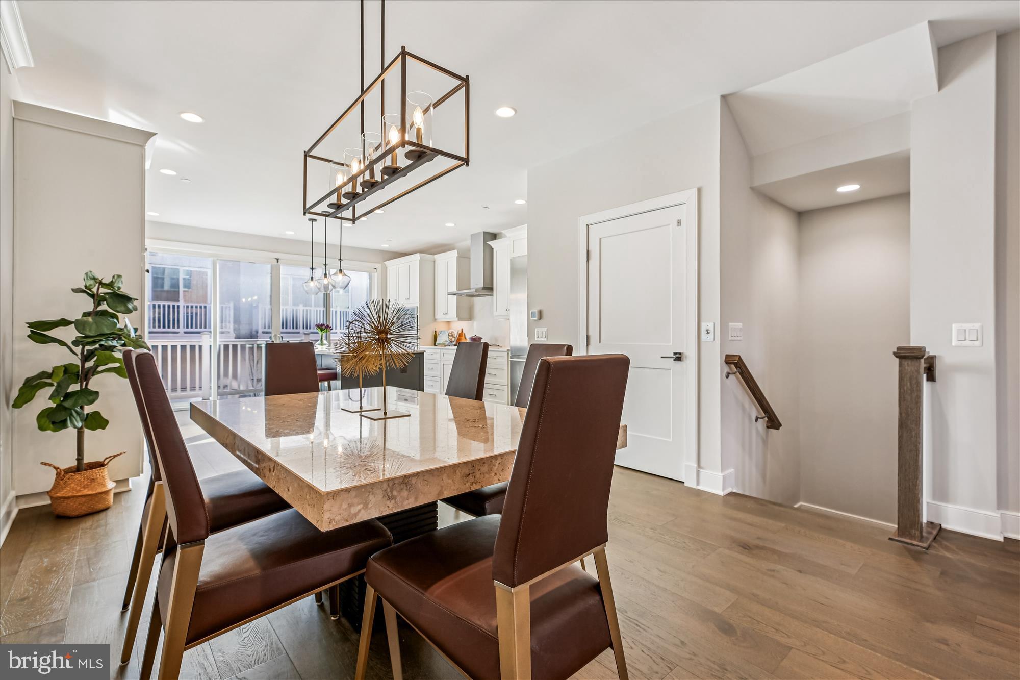 10340 GROSVENOR PLACE