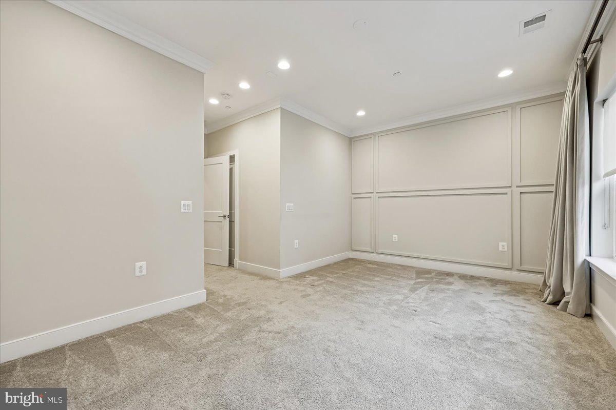 ROCKVILLE OUTSIDE - Residential