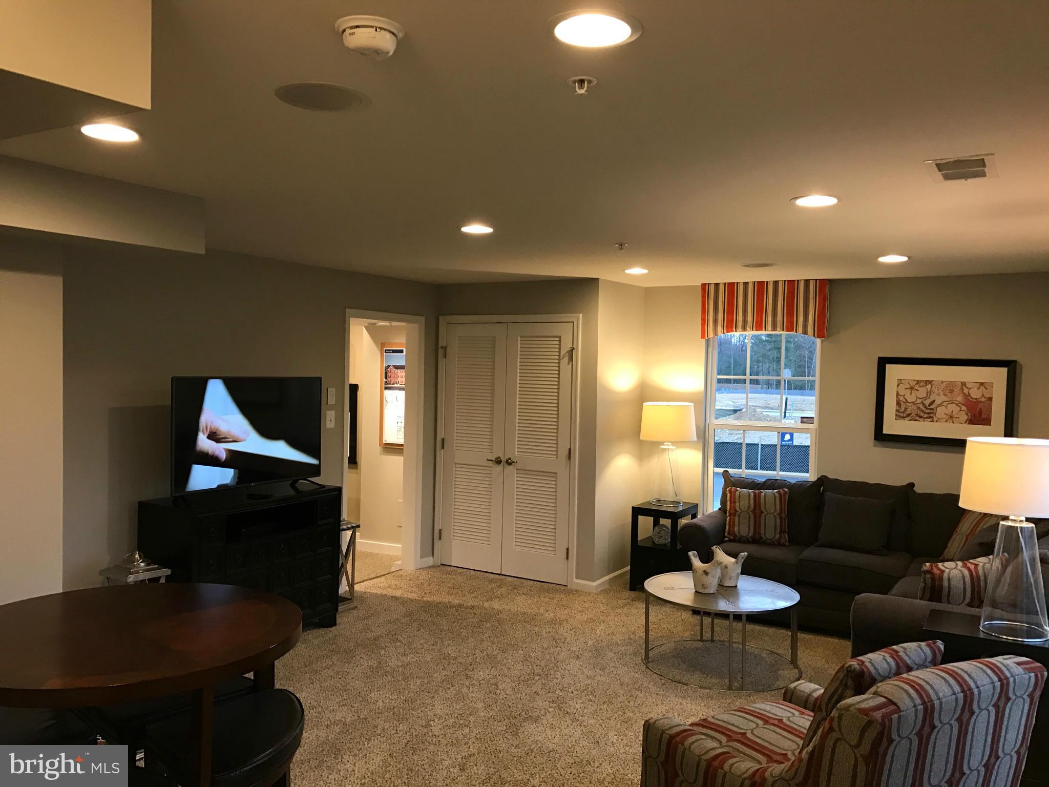 WESTCHESTER SQUARE - Residential