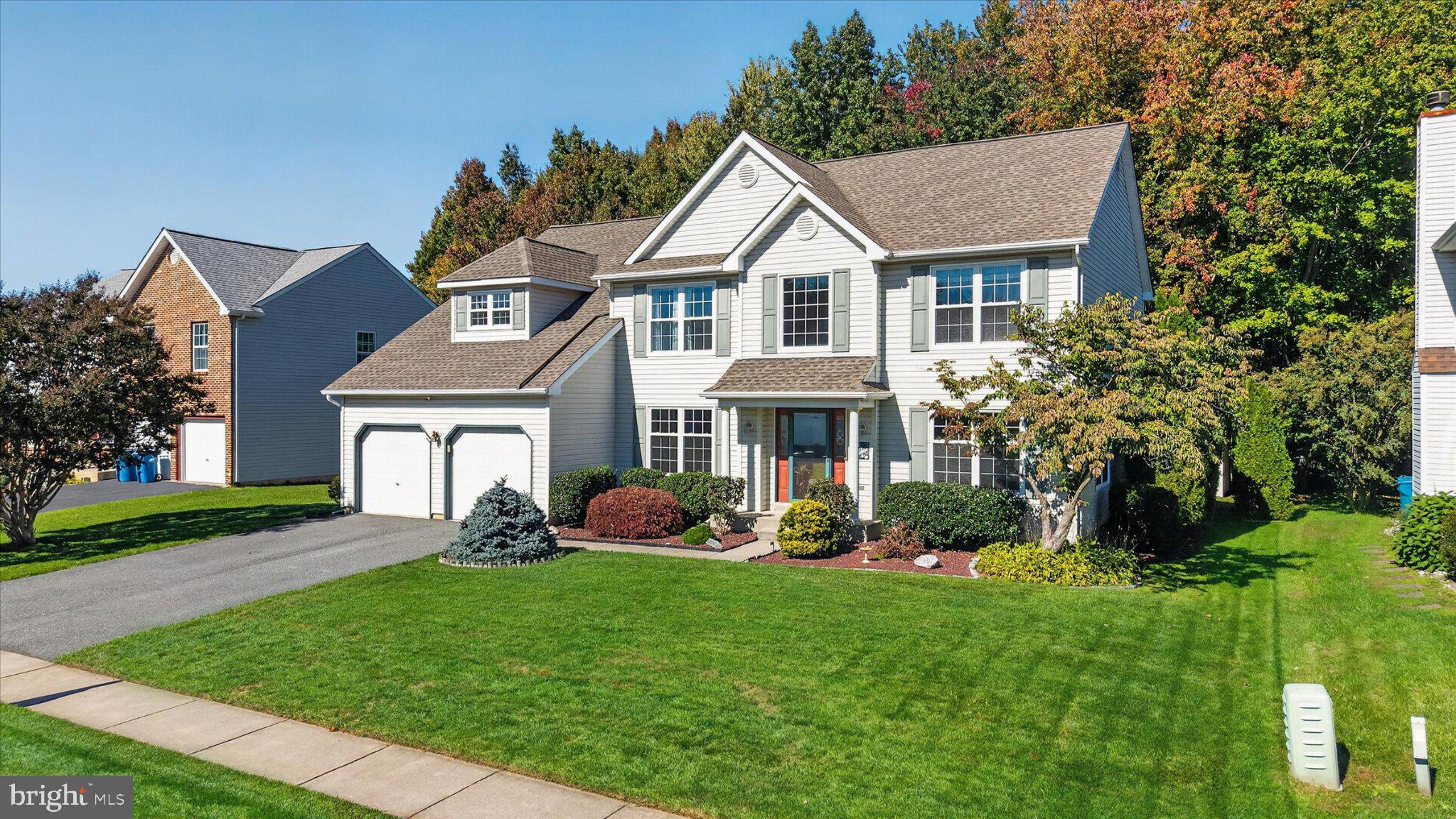 10 MOONLIGHT COURT