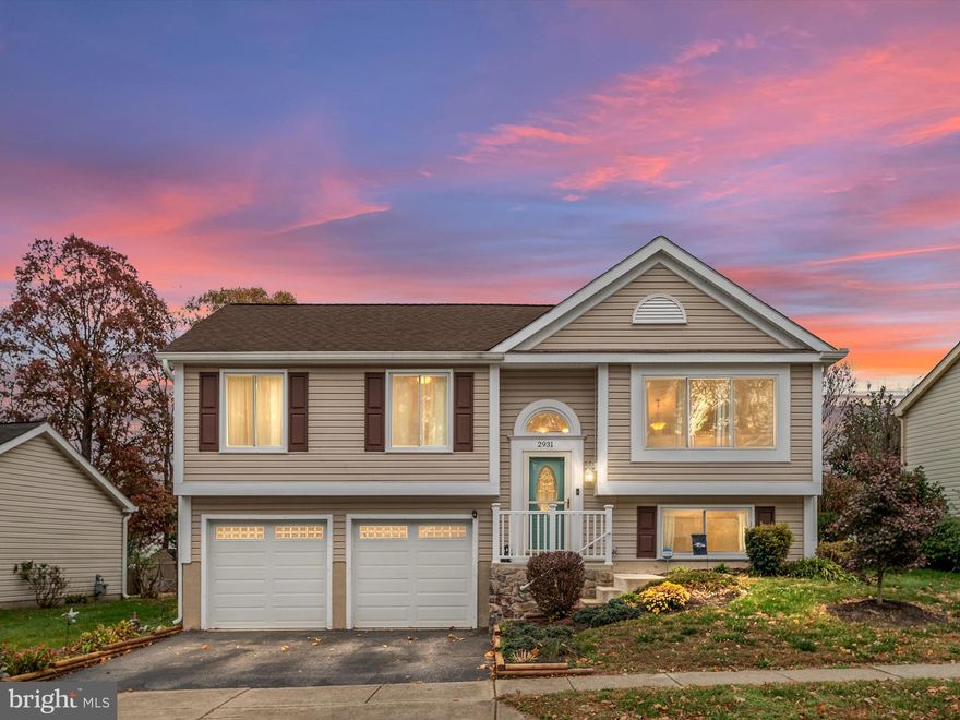 This charming 3-bedroom, 1.5-bath home nestled in a desirable Chesterfield neighborhood. This property offers a blend of comfort and convenience, perfect for any buyer! Enjoy three well-sized bedrooms, including a primary suite with an en-suite bath, and a versatile basement ready for your personal touch—perfect for a recreation room, home office, or extra storage. A large screened in deck, is a perfect retreat for relaxing or entertaining in any season. Overlooking a generously sized fenced in yard provides ample space for entertaining, gardening, or simply relaxing outdoors. The property includes a 2-car garage for parking and storage, plus access to fantastic HOA amenities like a community pool and common areas for recreation and socializing. Set in a well-maintained neighborhood, you'll appreciate the peace and sense of community while remaining close to local shops, schools, and key transportation routes.