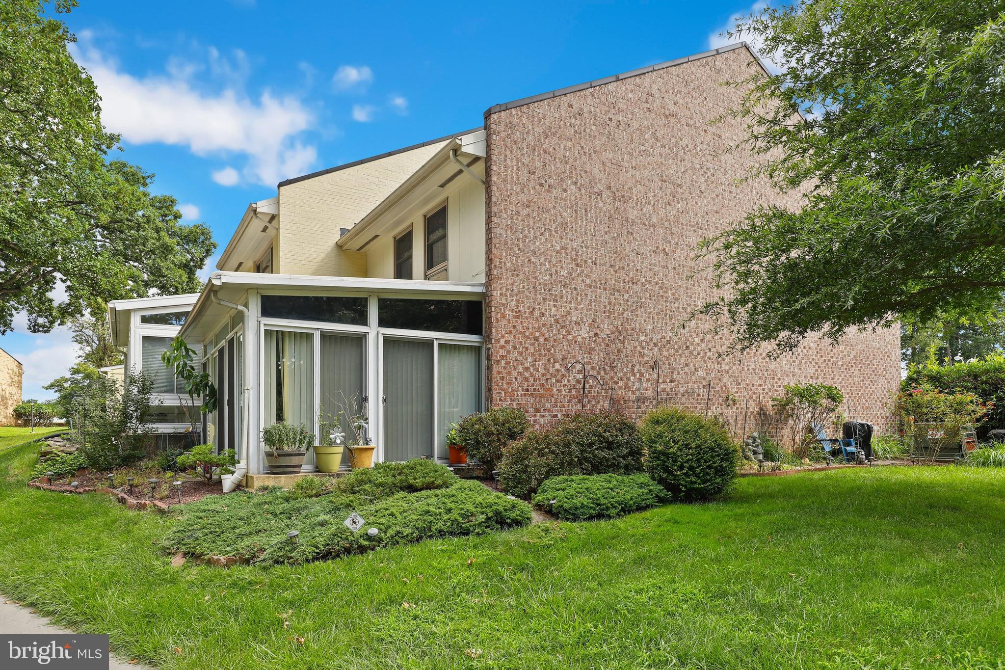 LEISURE WORLD - Residential