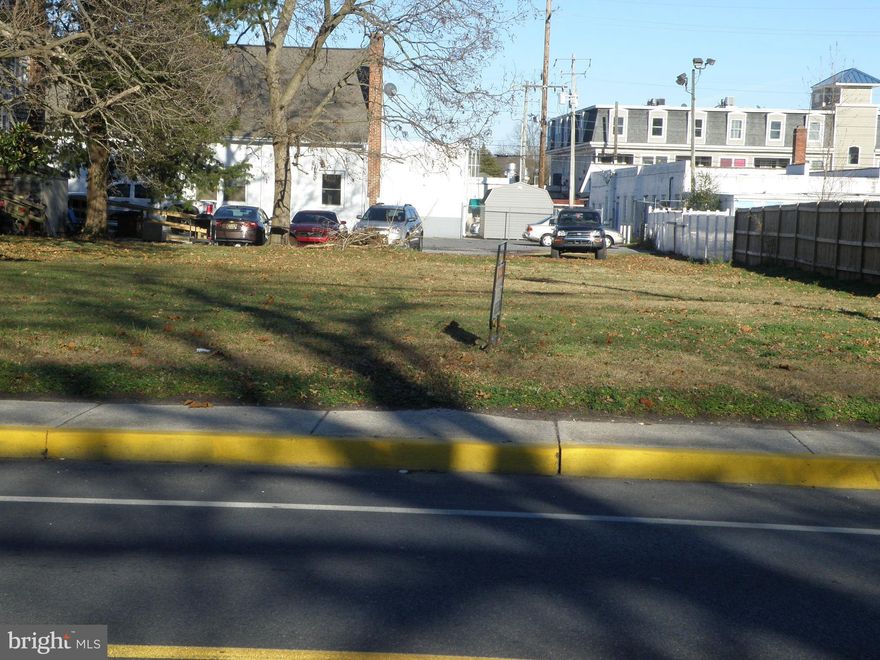 Rare vacant lot within town limits of Georgetown.  This lot is zoned UB3 which allows an Office building or a home.  This lot is in the Downtown Development District (DDD) which has significant tax incentives.  Less than 2 blocks to the Circle and walking distant to downtown Restaurants.  Don't let this one slip away.  Great potential.